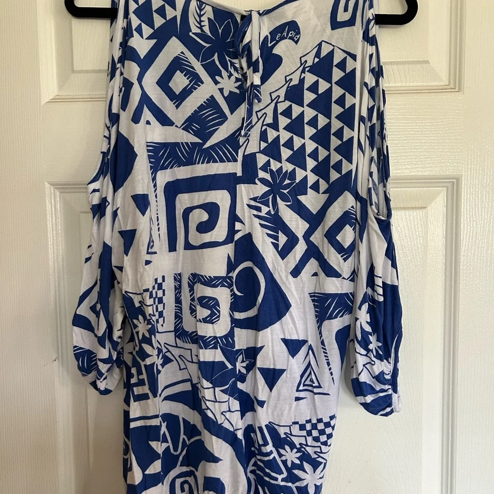 Missing Polynesia Patterned Top - Picture 2 of 3